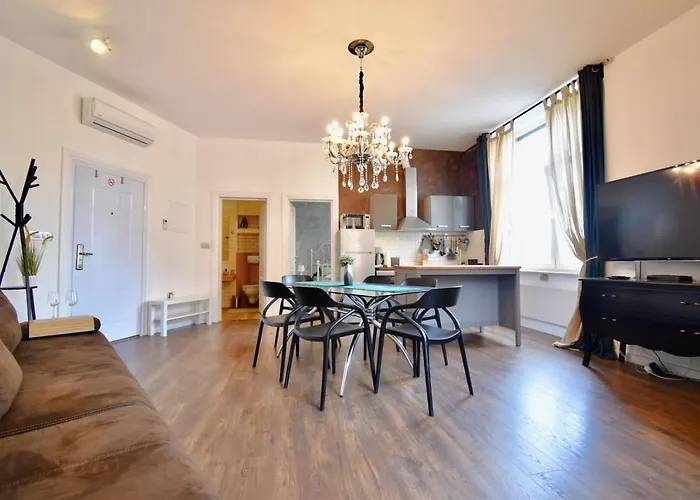 Luxury Apartments In The City Centre****